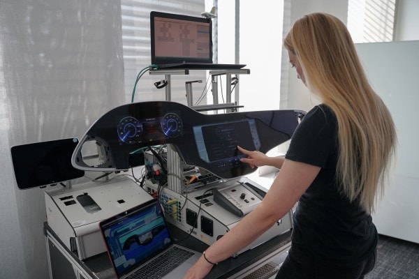 The central question that moves Maxi Vogel and her colleagues: How do we achieve the intuitive operation of Mercedes-Benz vehicles?