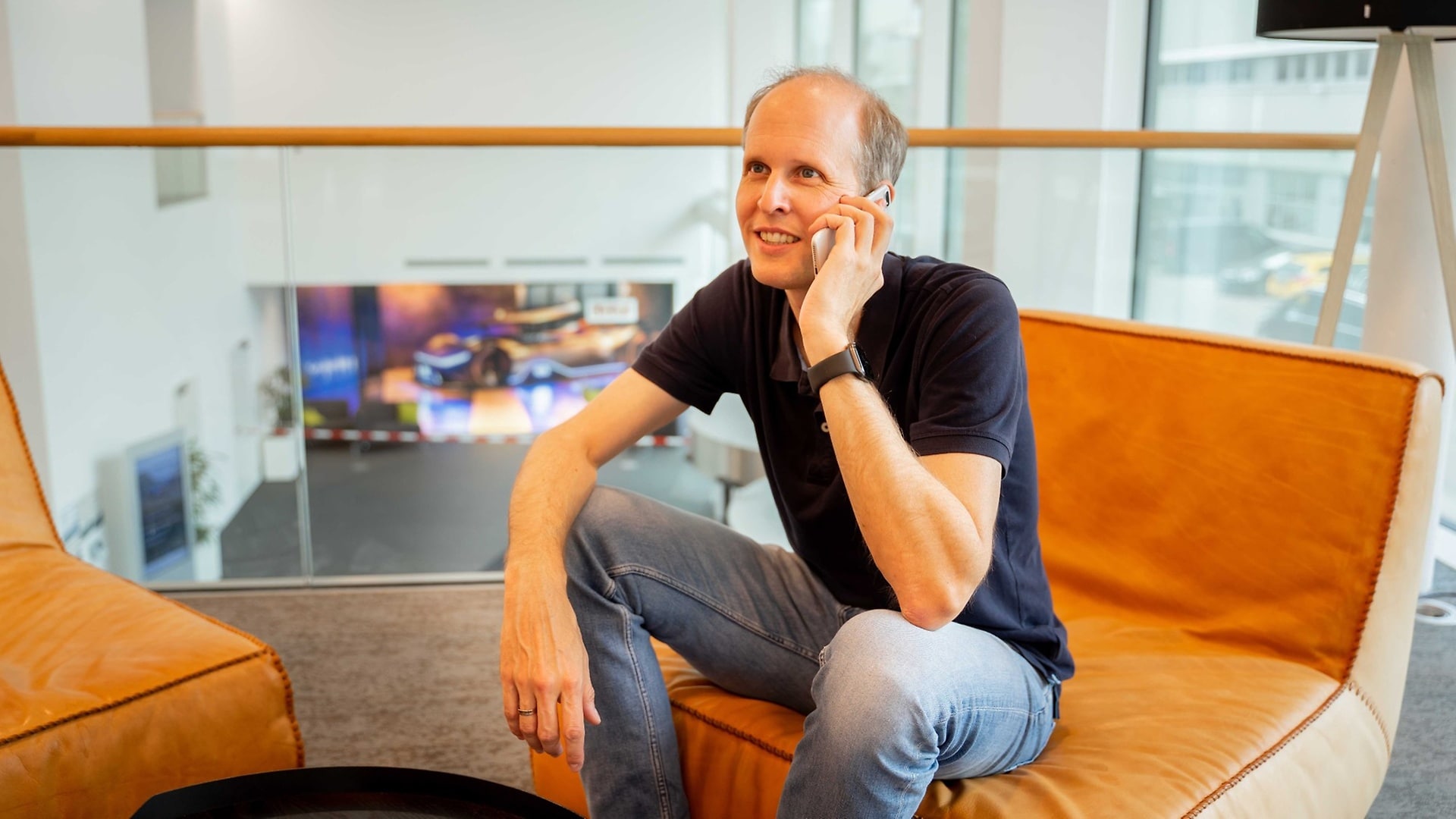 Weltweit in Kontakt: Die MB.OS-Entwicklungsteams sitzen in globalen Hubs wie Seattle und Tel Aviv – bei Pascal Montag in Stuttgart laufen die Fäden zusammen. 