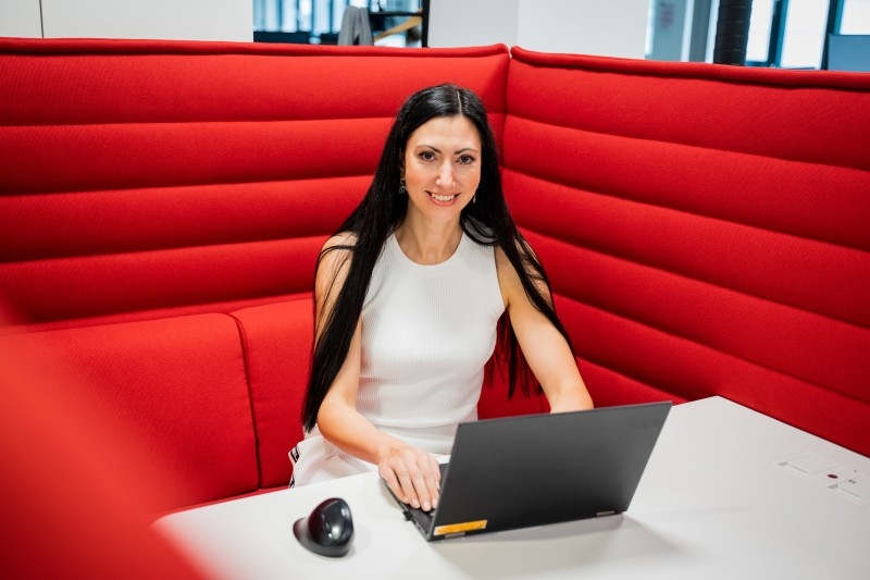 Creative spaces and flexibility: Petya Dasheva provides the perfect entertainment in the vehicle. At the Sindelfingen campus, her team has the best conditions for this.