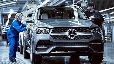 Der neue GLE 300 d 4MATIC (Kraftstoffverbrauch kombiniert: 6,3-5,8 l/100 km; CO2-Emissionen kombiniert: 166-152 g/km)