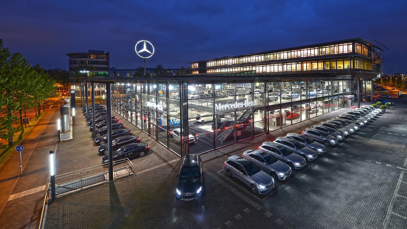 Mercedes Benz Niederlassung Wuppertal Solingen Remscheid Mercedes-Benz Niederlassung Rhein-Ruhr, Duisburg | Mercedes-Benz Group