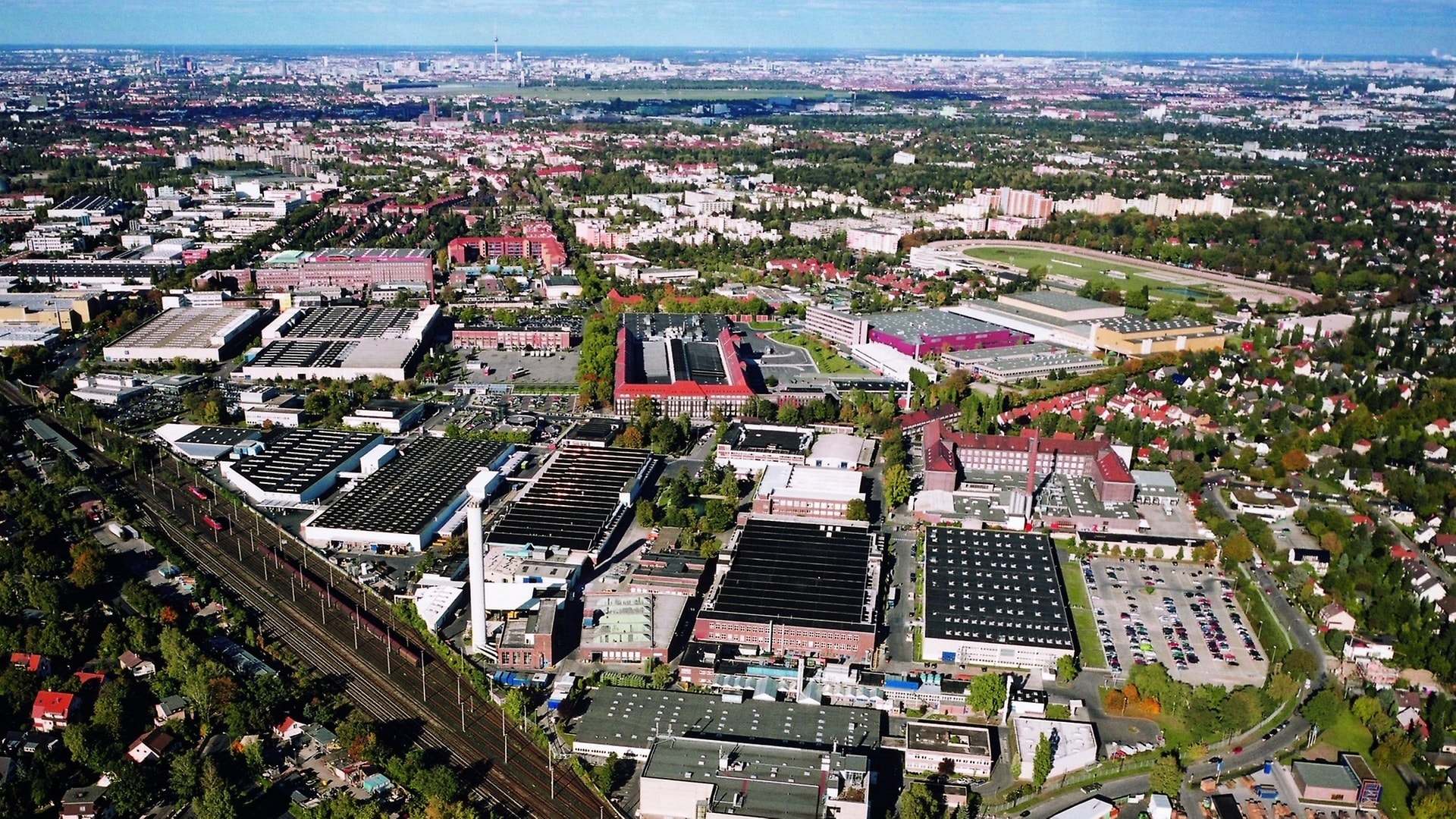 Mercedes-Benz Plant Berlin | Mercedes-Benz Group > Careers > About us >  Locations