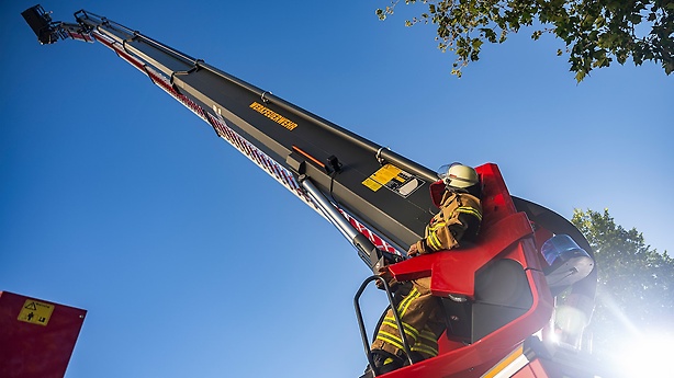 No roof is too high for the tower ladder, the largest piece of equipment of the Düsseldorf plant fire department.