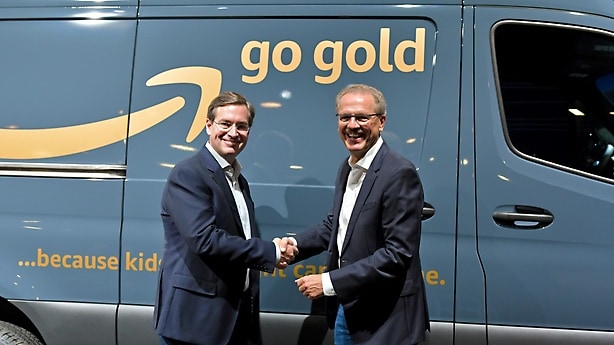 Dave Clark, Senior Vice President Worldwide Operations Amazon und Volker Mornhinweg, Leiter Mercedes-Benz Vans