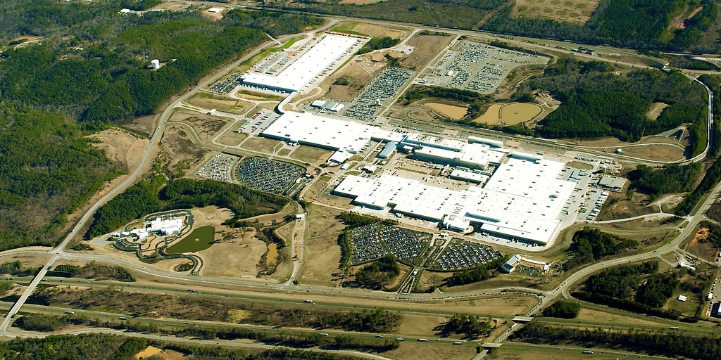 Mercedes-Benz Invests $1 Billion In Tuscaloosa | Mercedes-Benz Group ...