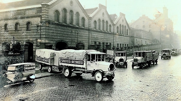Daimler (Marienfelde) truck model DR 4-5d for 5-tonne load capacity, around 1920.