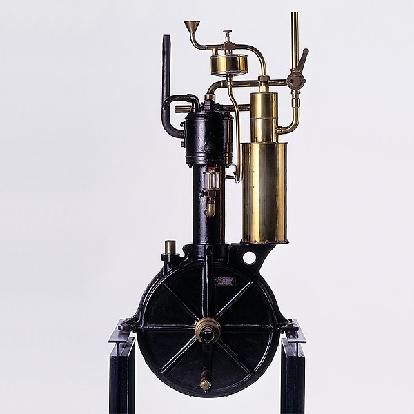 Daimler 1.5-hp one-cylinder engine "grandfather clock", from 1885