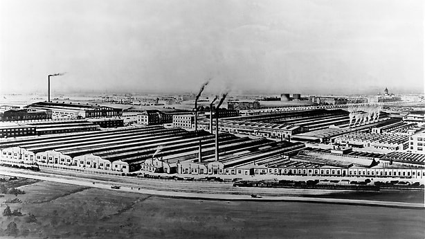 Aerial view of the plant of Mannheim, around 1920.