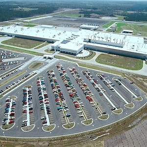 Eigens gebaut: Im neuen Werk in Tuscaloosa/Alabama entsteht ab 1997 die Mercedes-Benz M-Klasse.