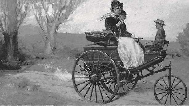 Bertha Benz macht die erste Fernfahrt mit einem Automobil im August 1888. 
