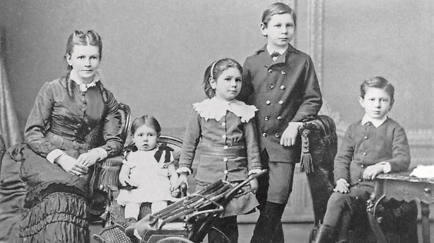 Bertha Benz | Mercedes-Benz Group > Company > Tradition > Founders &  Pioneers