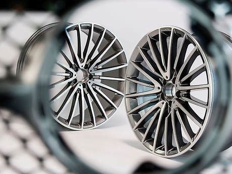 793 Razzien: Weltweit durchschnittlich mehr als zwei Razzien täglich von Gewerbeaufsichts- und Strafverfolgungsbehörden zu Produktfälschungen von Mercedes-Benz.
