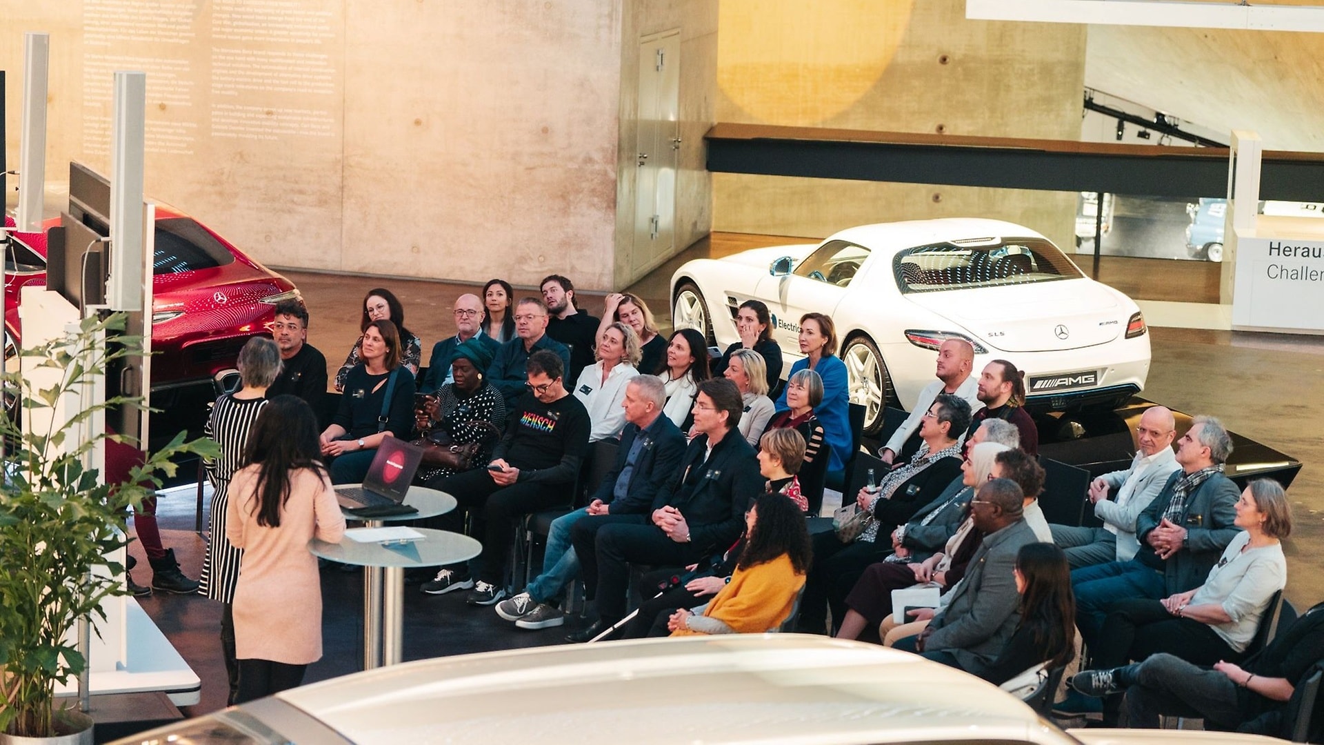 High response to the participation initiative of the Bürgerstiftung Stuttgart "Mittendrin – Chancen für morgen gestalten": Selection of the first 23 specific projects to strengthen social cohesion. 