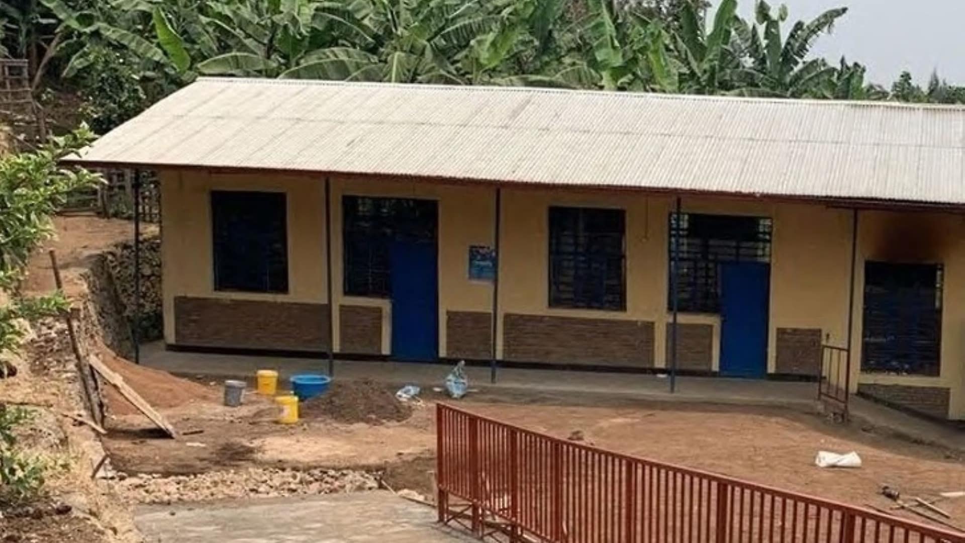 The newly constructed toilet block at Kunda Village School in Rwanda and an extra water tank – important hygienic measure in day-to-say schooling. 