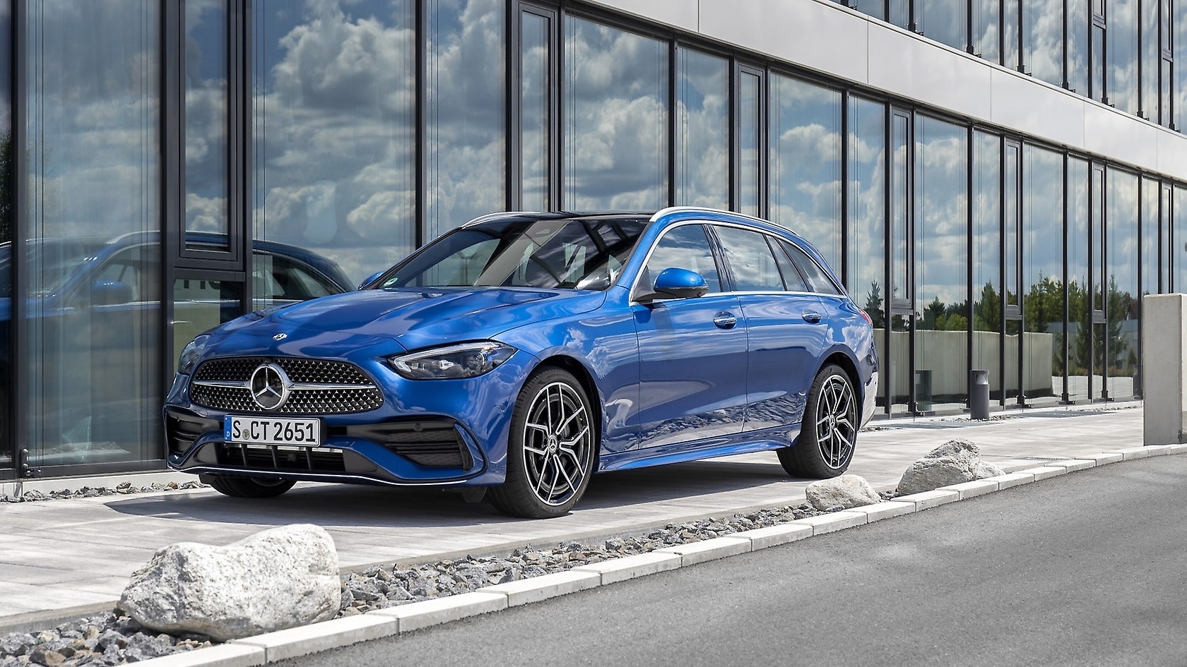 Mercedes ag. Мерседес седан 2020. Мерседес с200 2021. Mercedes c class 2022 w206 AMG line. Торпеда Mercedes-AMG A 35.