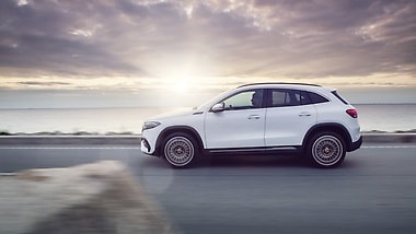 The compact one: With the EQA, Mercedes-Benz brings electric driving fun and comfort to the fore. The market launch is this year.