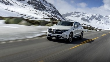 Der Wegbereiter: 2019 brachte Mercedes-Benz mit dem EQC den ersten vollelektrischen PKW auf die Straße.