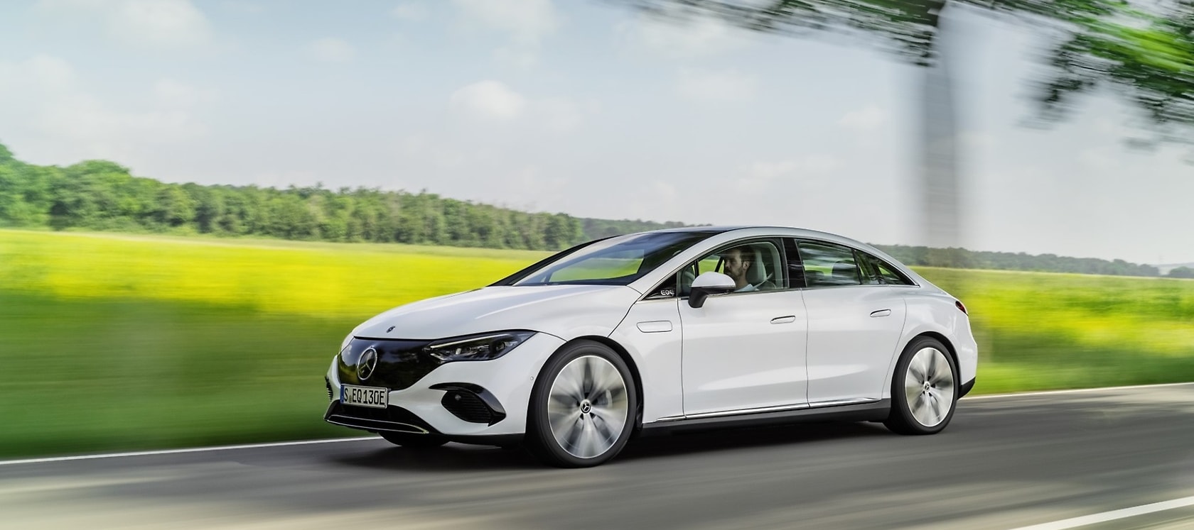 Mercedes-Benz. EQE 350 (Stromverbrauch nach WLTP: 19,3-15,7 kWh/100 km; CO2-Emissionen: 0 g/km)*