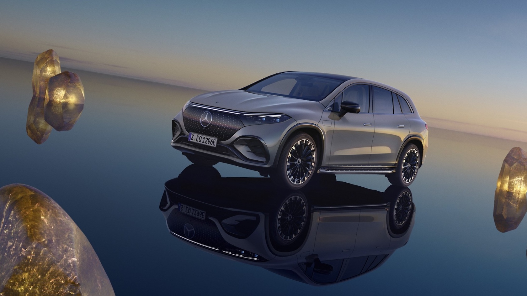 Mercedes-Benz EQS 450+, Electric Art Line, diamond white bright (WLTP: combined power consumption: 19.8-15.7 kWh/100 km; CO2 emissions: 0 g/km).