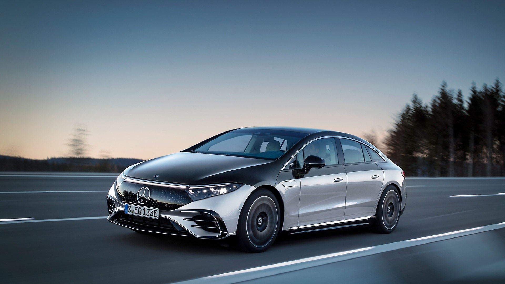 The EQS is the first all-electric luxury saloon from Mercedes-Benz. With it, Mercedes-Benz is redefining this vehicle segment.