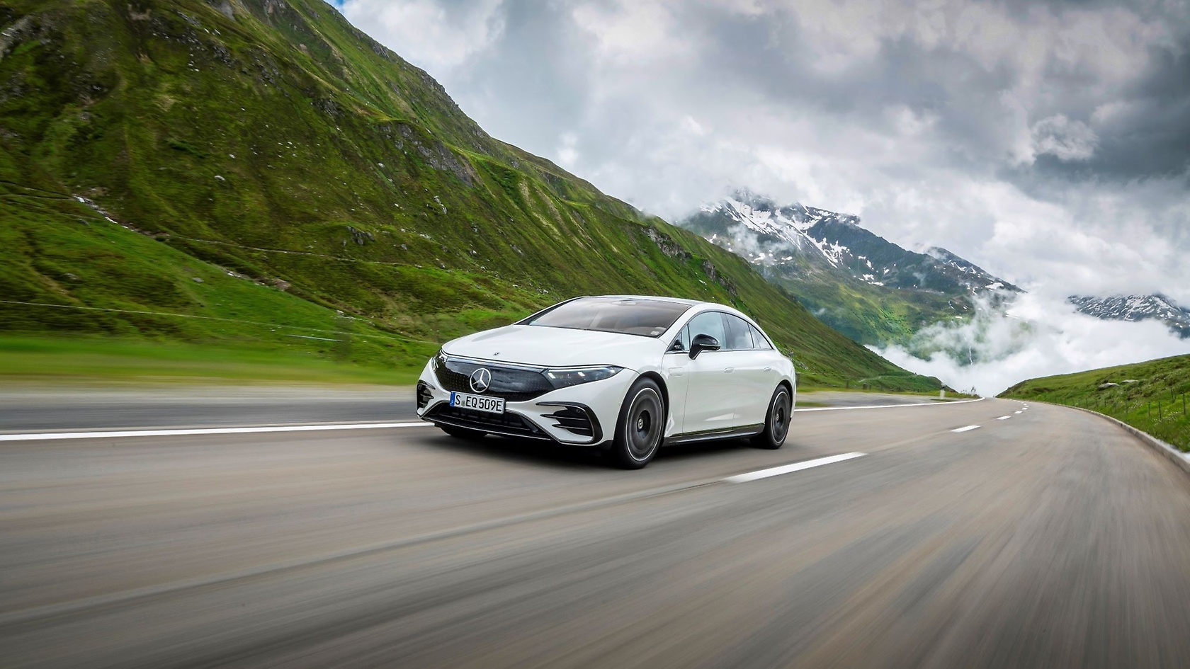 Mercedes-Benz EQS.