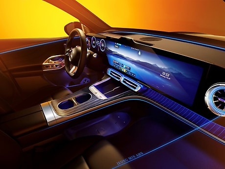 All-new seamless MBUX HYPERSCREEN with matrix backlight technology and zone dimming.