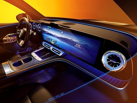 All-new seamless MBUX HYPERSCREEN with matrix backlight technology and zone dimming.