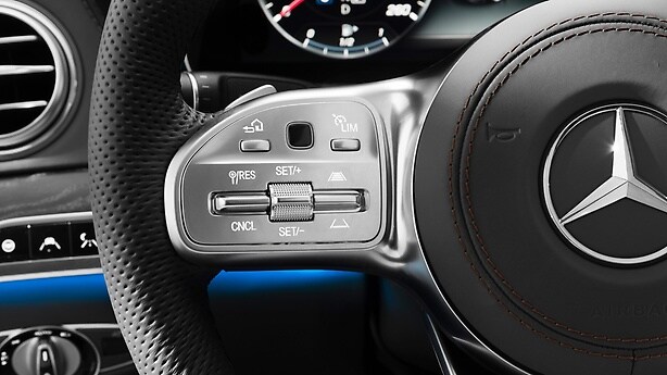 Über die Touch Control Buttons kann der Fahrer alle Funktionen der Head-Unit intuitiv bedienen.