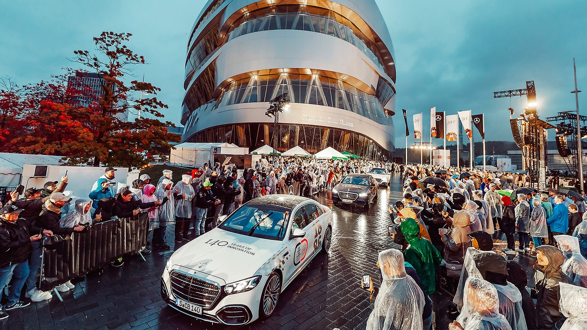 Die drei S-Klasse Limousinen kehrten nach über 65.000 Kilometern durch 55 Länder auf sechs Kontinenten nach Stuttgart zum Mercedes-Benz Museum zurück.