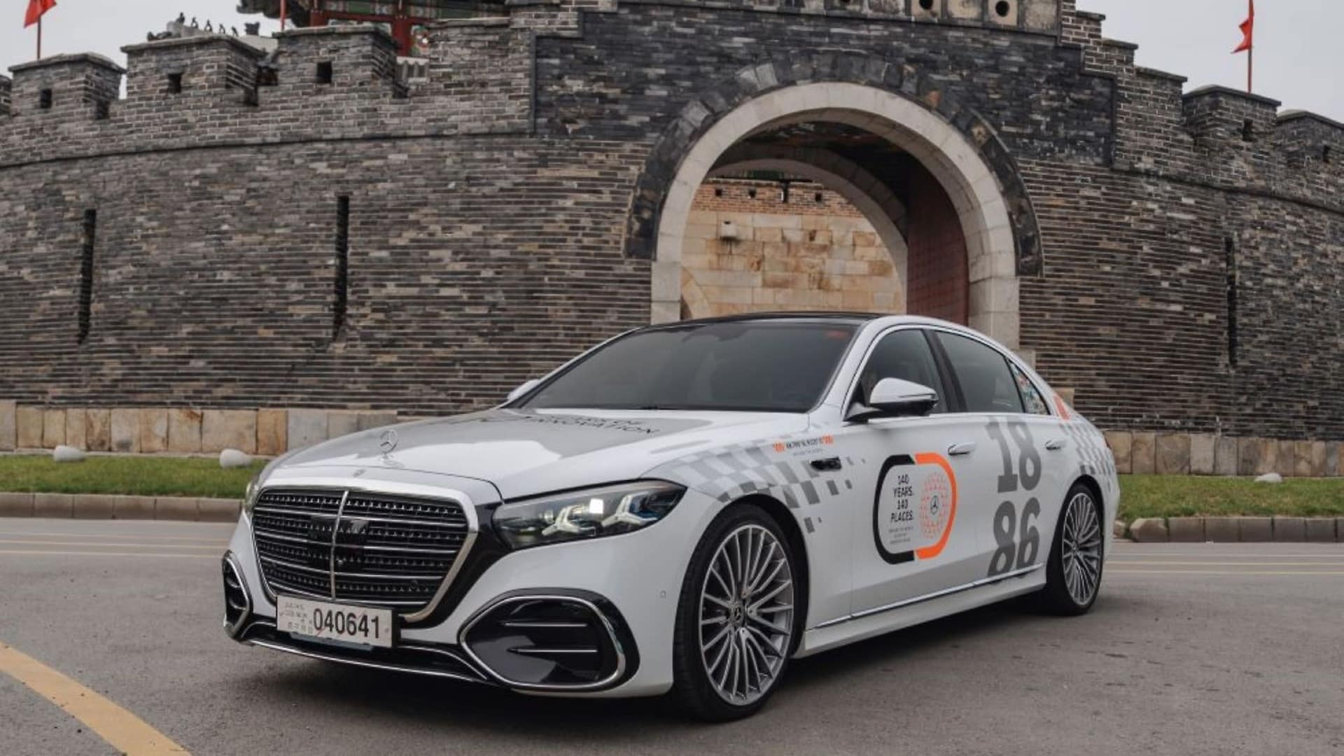 Die S-Klasse erreicht die erste Etappe in Asien, in Seoul, Korea.