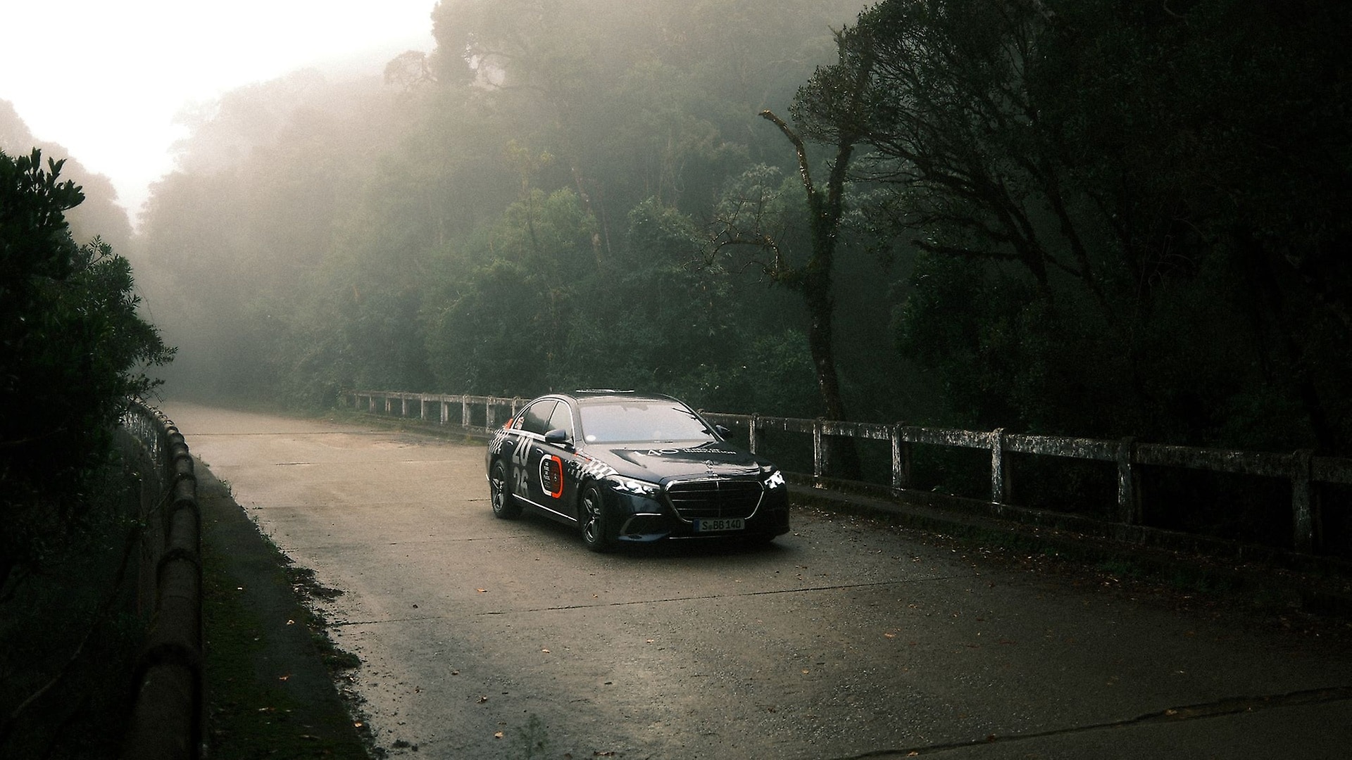 From Rio de Janeiro (Brazil) we continue through the Itatiaia National Park to São Paulo (Brazil). Along one of the highest drivable routes in Brazil, the convoy is accompanied by adventure photographer Karl Shakur.