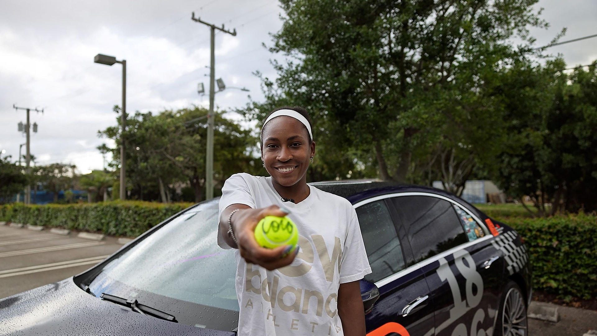Die S-Klasse und Coco Gauff, 21‑jährige Tennisspielerin, die die neue globale Markenbotschafterin von Mercedes‑Benz ist.
