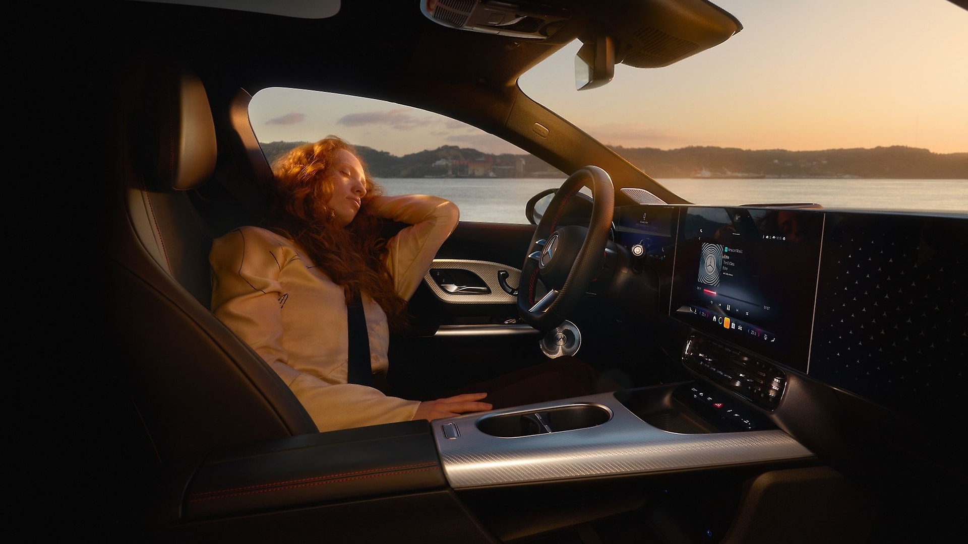 Die neue Markensprache stellt den Menschen in den Mittelpunkt der Mercedes‑Benz Werte.