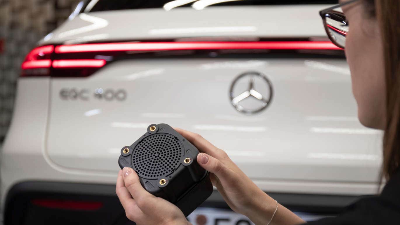 Fußgängerüberwachung in Elektroautos  Mercedes-Benz Group > Unternehmen >  Magazin > Technologie & Innovation