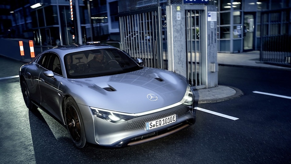 Let’s go: The VISION EQXX leaves the factory in Sindelfingen, Germany and heads towards the south of France.