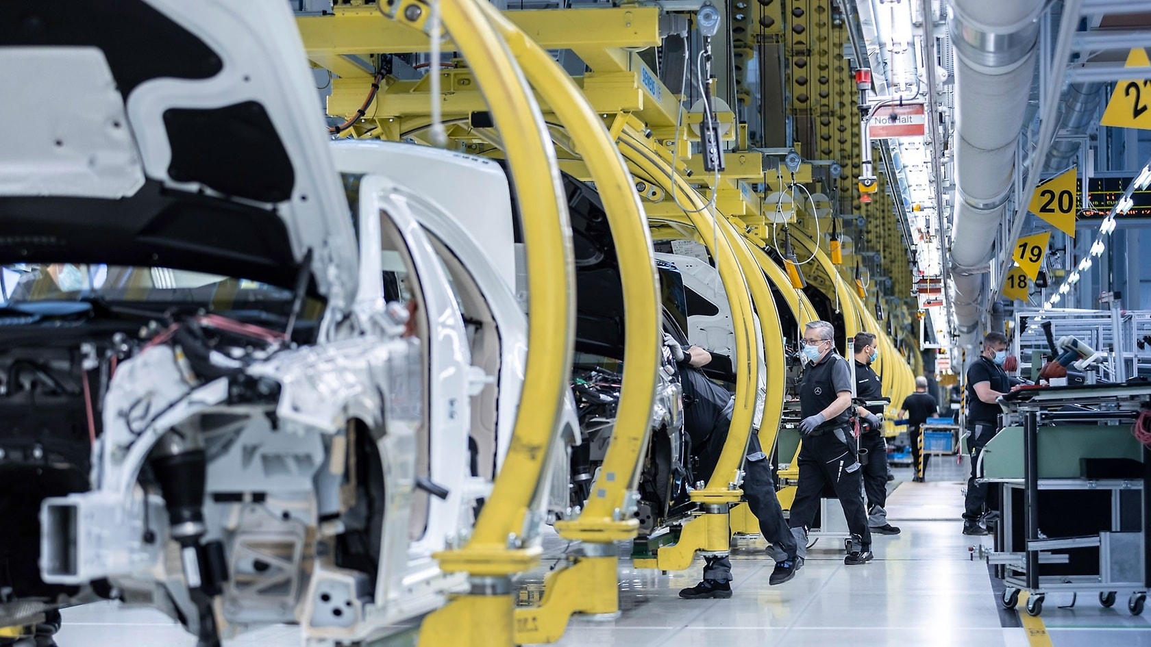 Wiederanlauf bei Mercedes-Benz nach Produktionspause: Die Produktion im Mercedes-Benz Werk Sindelfingen läuft sukzess ive hoch - mit umfangreichen Schutzmaßnahmen für die Mitarbeiter.