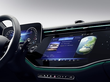 Mercedes-Benz und Google schließen Partnerschaft.