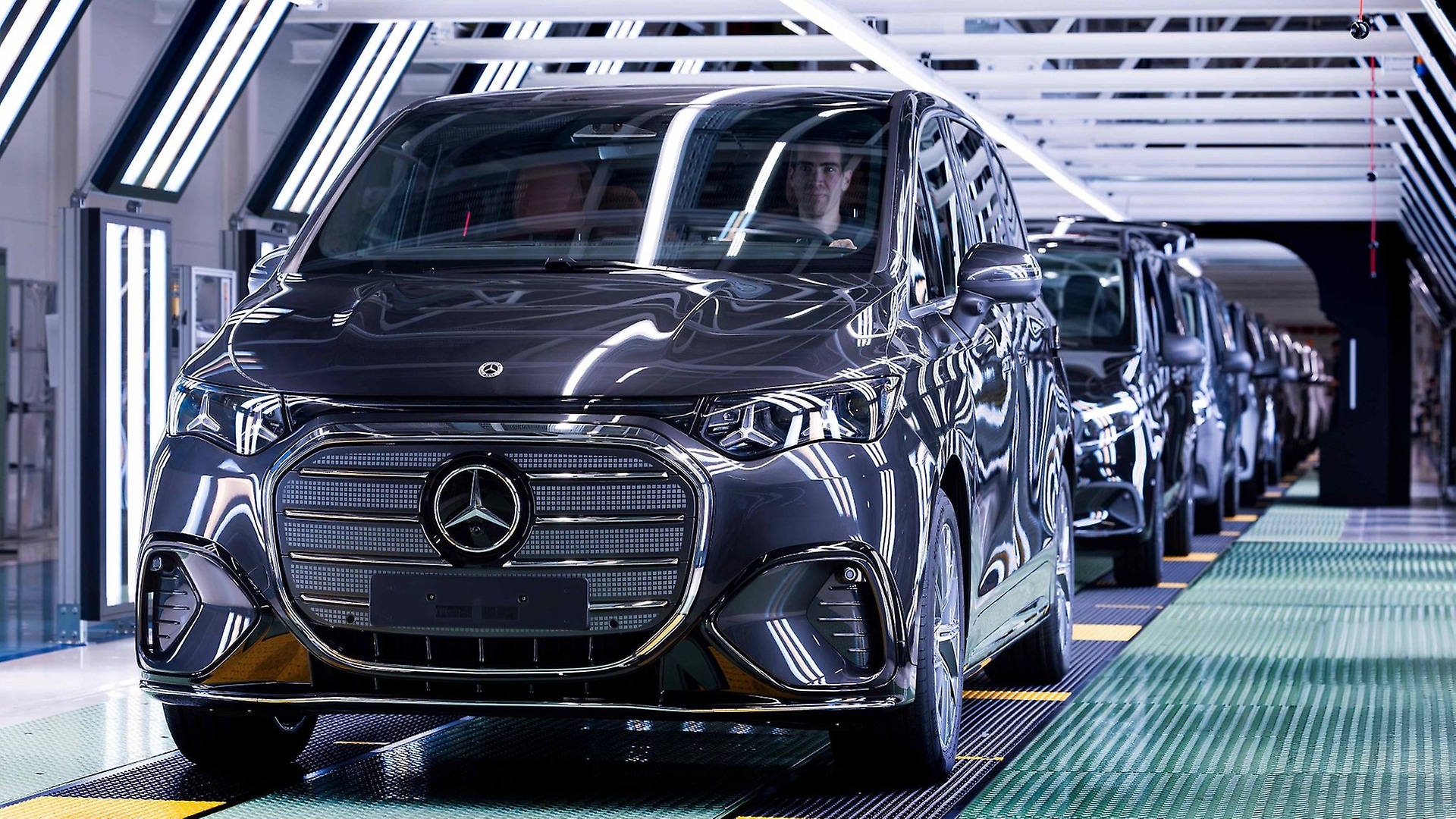 The VLE is the first vehicle based on the specially developed, modular and drivetrain-flexible Van Architecture, and marks the beginning of a new era of Grand Limousines.