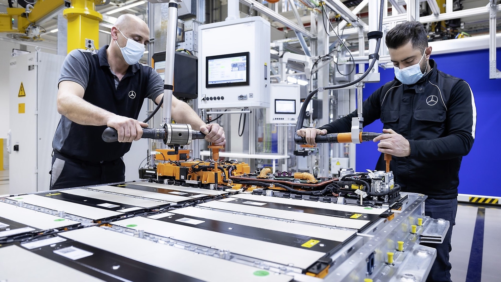 Mercedes-Benz starts production of battery systems for the new EQS.