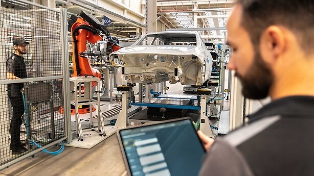 Digitalisierung in der Produktion von Mercedes-Benz.