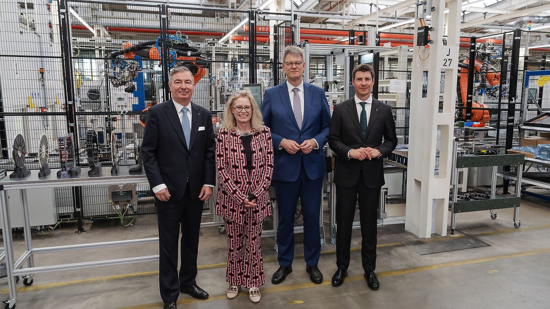 Start of large-scale production for the axial flux motor (from left): Markus Keicher (Site Manager at the Berlin plant), Ute Bonde (Senator for Mobility), Patrick Schnieder (Federal Minister of Transport) and Michael Schiebe (Chief Production Officer).