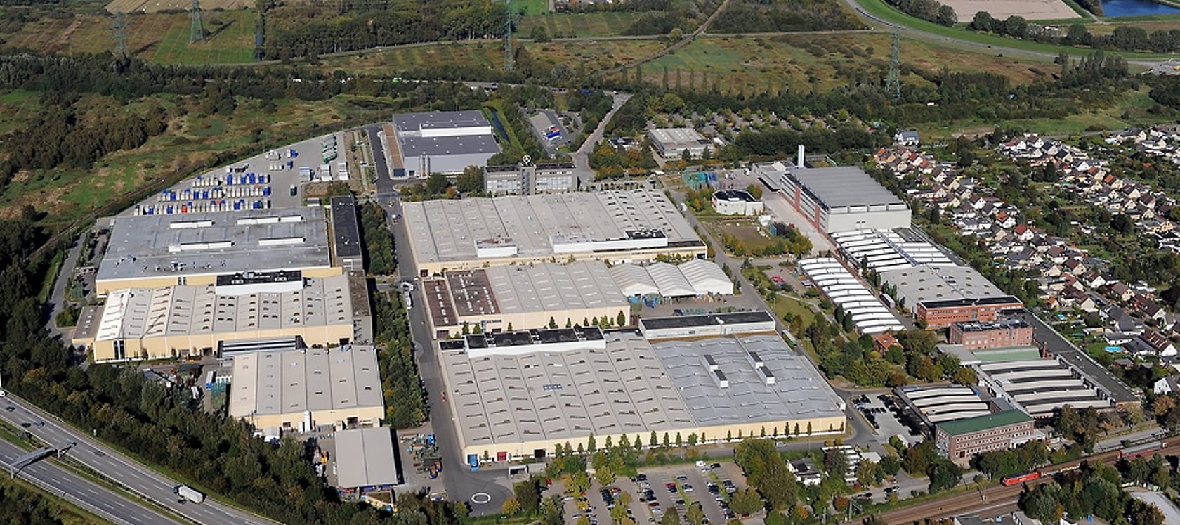 Mercedes-Benz Hamburg site.