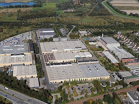 Mercedes-Benz Hamburg site.