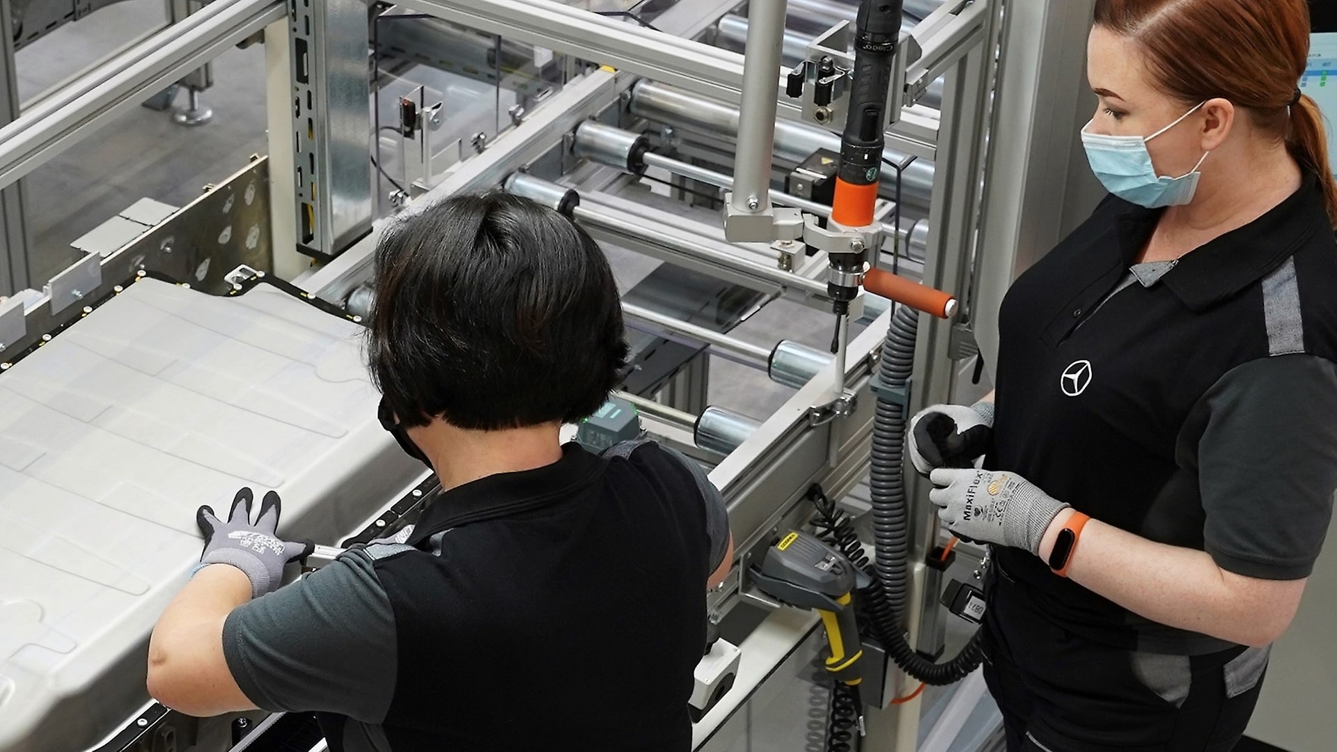 A glimpse into the production of plug-in hybrid batteries for the C-, E- and S-Class at the Mercedes-Benz plant Jawor.