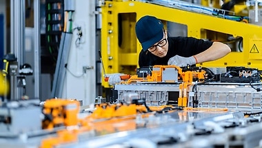 A glimpse into battery assembly at the Mercedes-Benz subsidiary Accumotive in Kamenz.