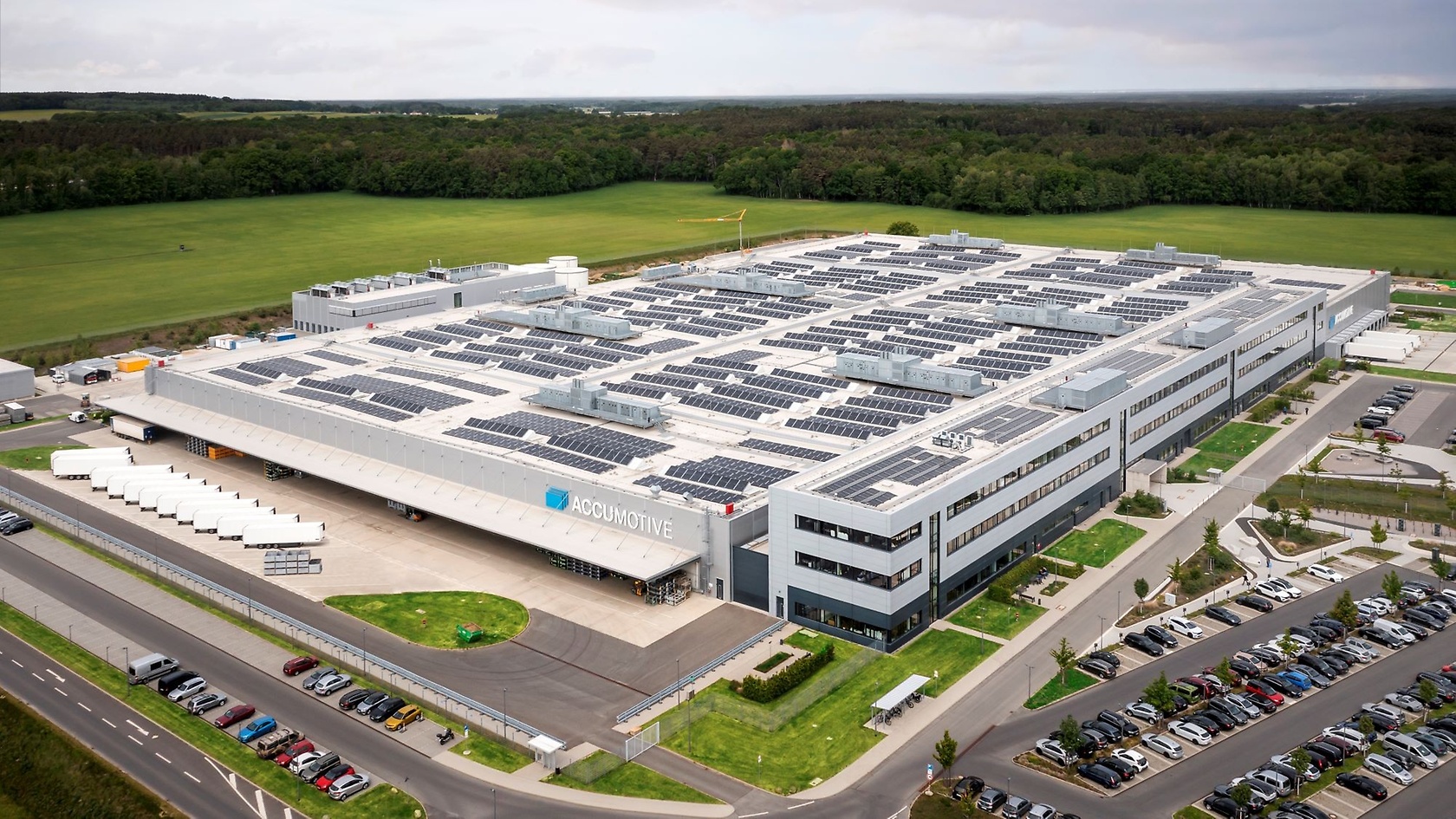 Die Mercedes-Benz Tochter Accumotive erstreckt sich über zwei Werkteile mit einer Gesamtfläche von 125.000m².