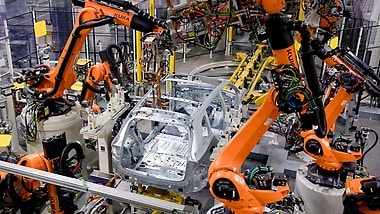 Ein Blick in die Produktion im Mercedes-Benz Werk Kecskemét.