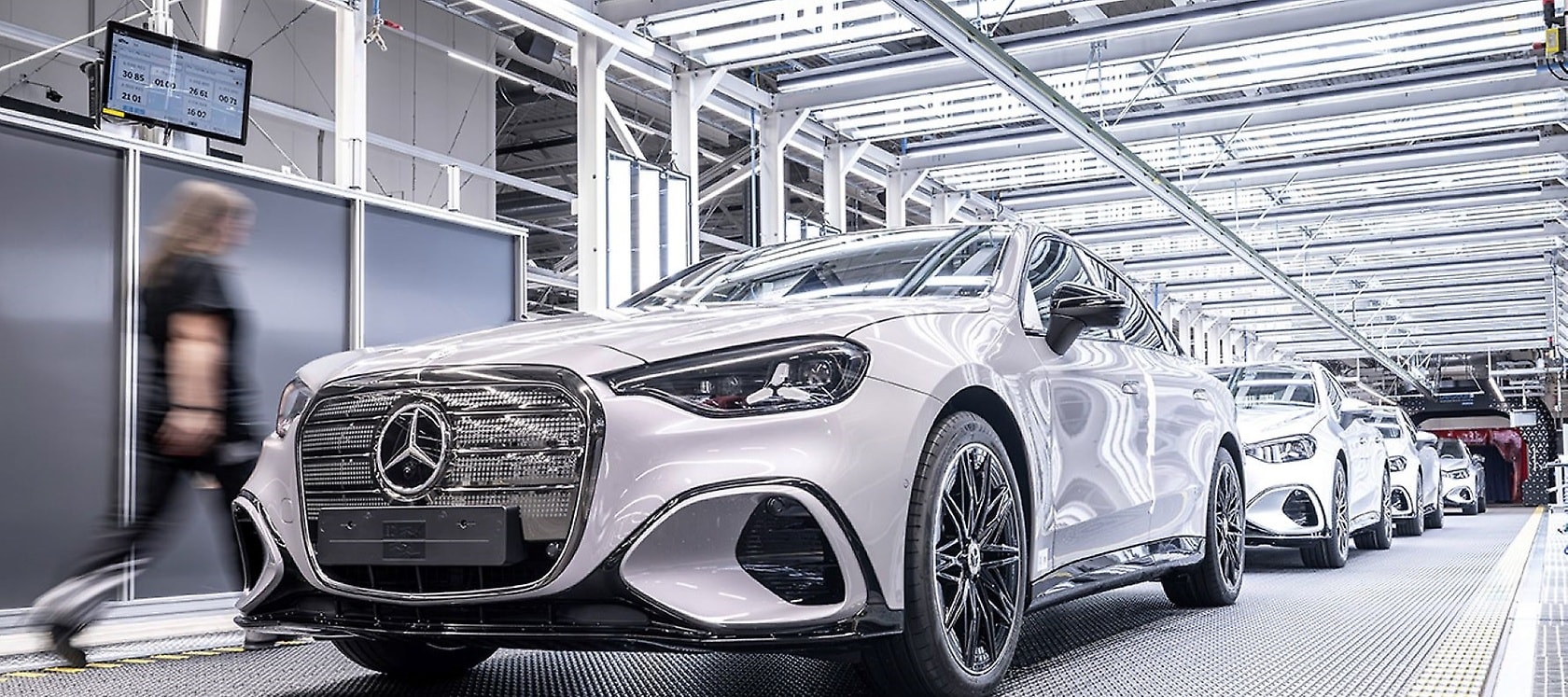 With the successful ramp-up of the new electric Mercedes-Benz C-Class, the first all-electric core model is rolling off the production line in Kecskemét.