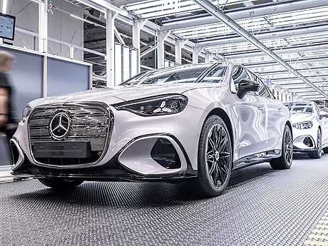 With the successful ramp-up of the new electric Mercedes-Benz C-Class, the first all-electric core model is rolling off the production line in Kecskemét.