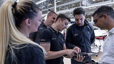 Mercedes-Benz Manufacturing Hungary Kft. investiert gezielt in die Ausbildung und Qualifizierung von Fachkräften sowie in eine starke lokale Verankerung. 